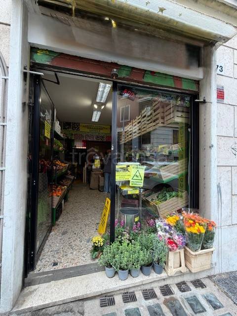 negozio in vendita a Roma in zona Tuscolano