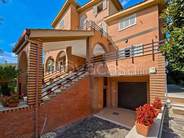 casa indipendente in vendita a Roma in zona Casalotti