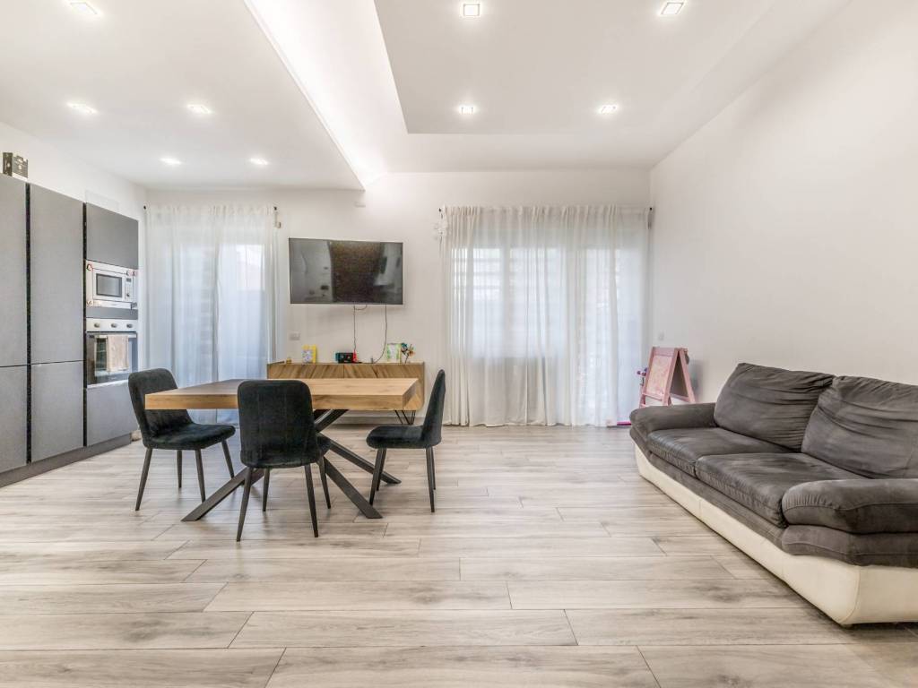 appartamento in vendita a Roma in zona Ostiense