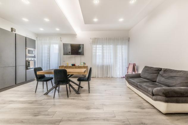 appartamento in vendita a Roma in zona Ardeatino