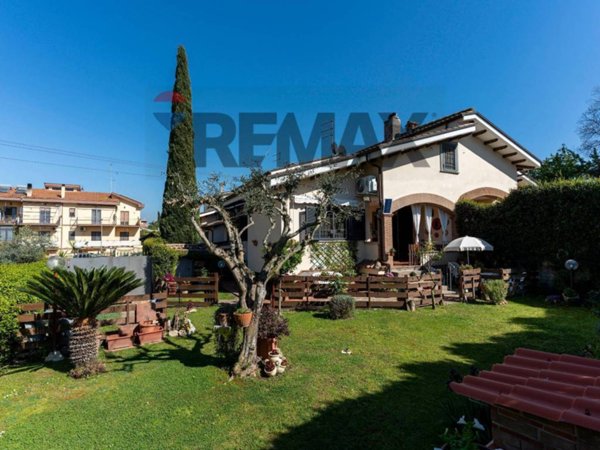 casa indipendente in vendita a Roma in zona Monte Migliore