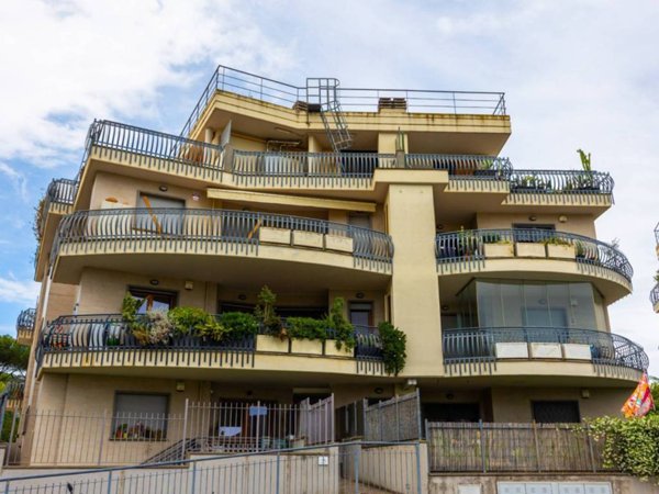 appartamento in vendita a Roma in zona Giuliano Dalmata