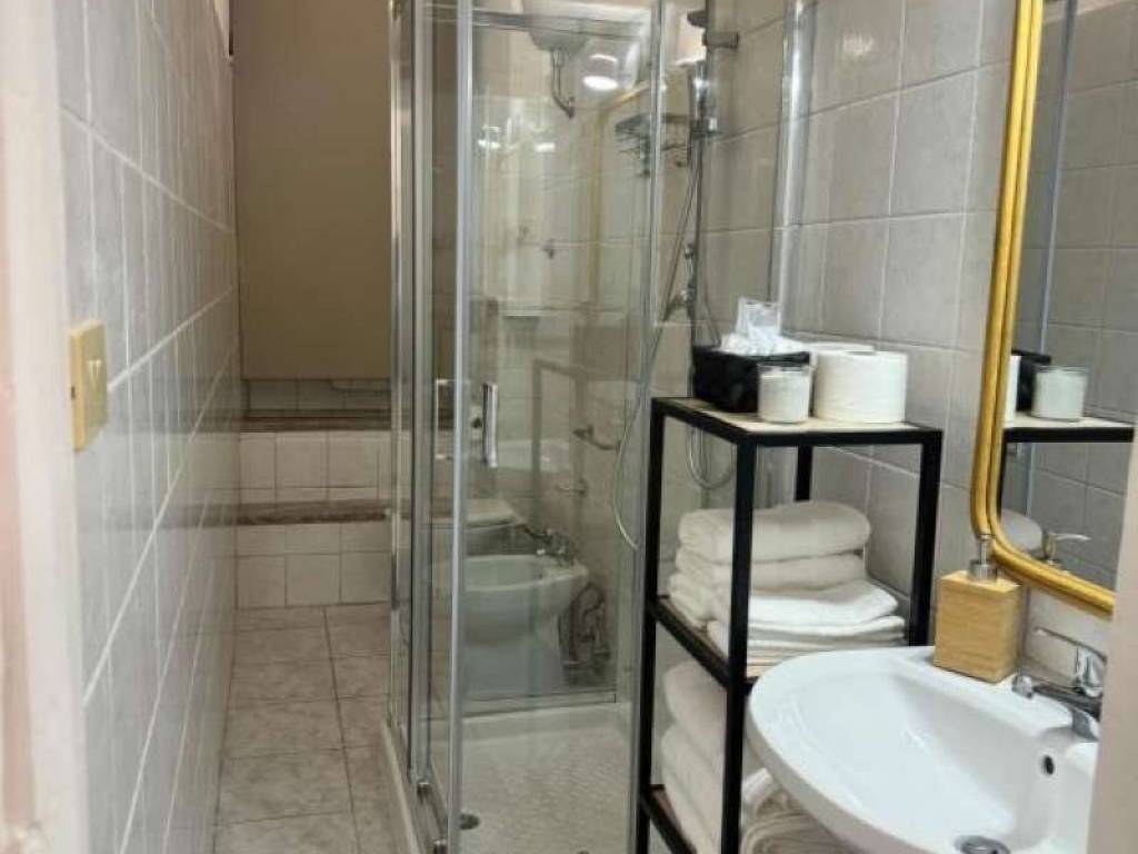 negozio in vendita a Roma in zona Celio