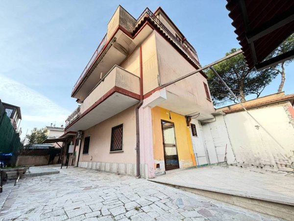 appartamento in vendita a Roma in zona Torre Maura