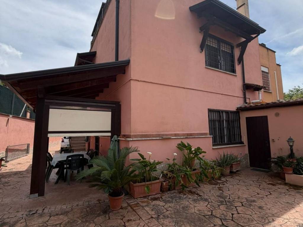 appartamento in vendita a Roma in zona Massimina/Casal Lumbroso