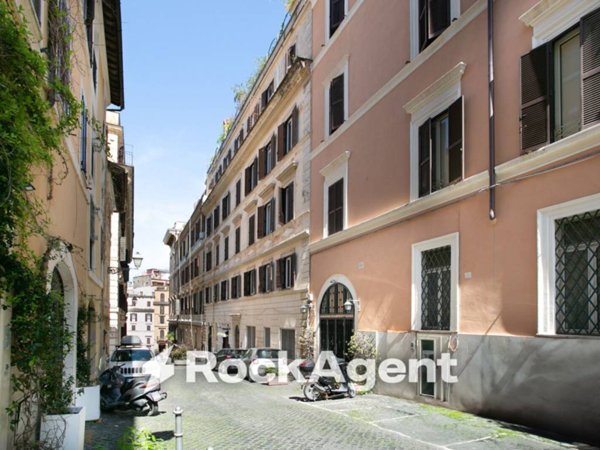 locale commerciale in vendita a Roma in zona Rione Monti/Campitelli