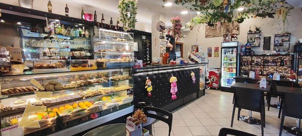 negozio in vendita a Roma in zona Appio Claudio