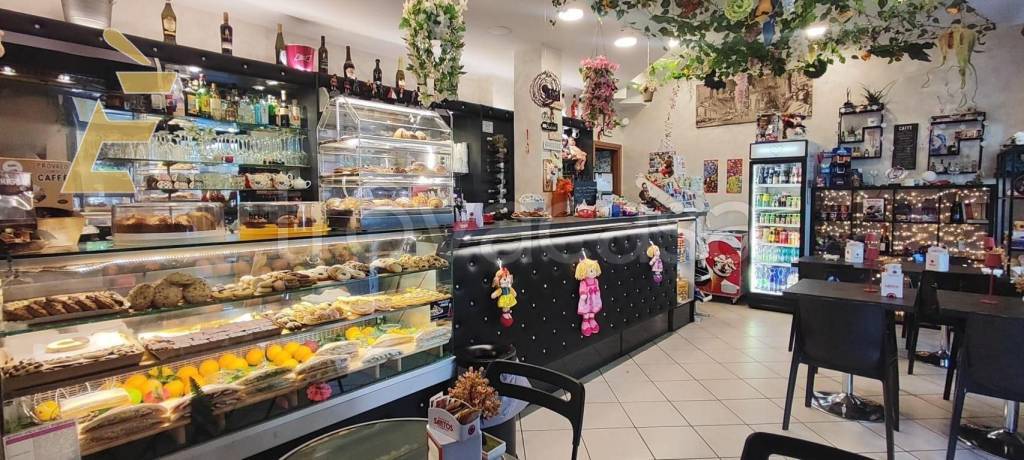 negozio in vendita a Roma in zona Appio Claudio