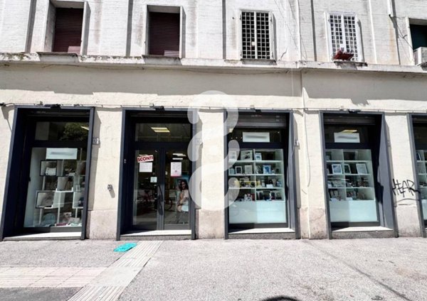 negozio in vendita a Roma in zona Appio Latino