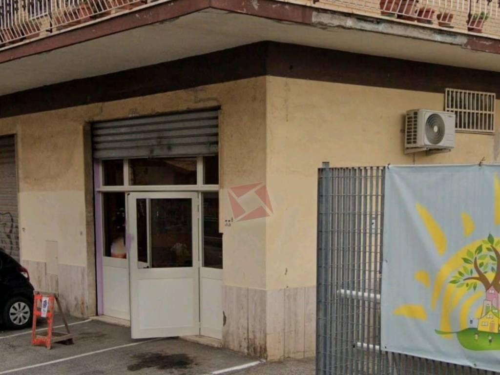 negozio in vendita a Roma in zona Borghesiana