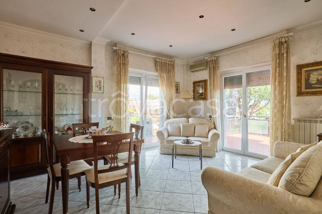 appartamento in vendita a Roma in zona Torre Gaia