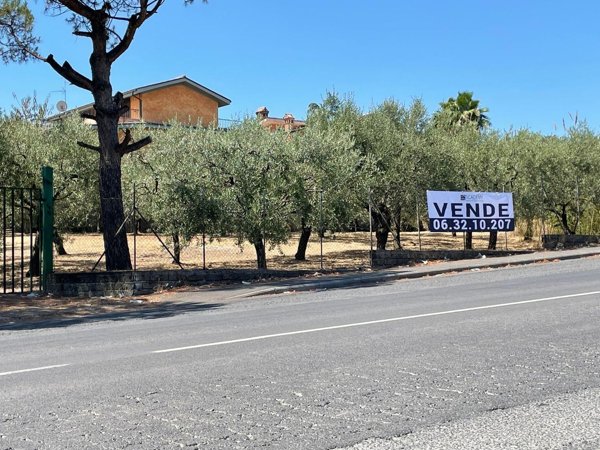 terreno edificabile in vendita a Roma in zona Finocchio