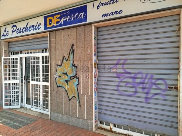 locale commerciale in vendita a Roma in zona Torrevecchia