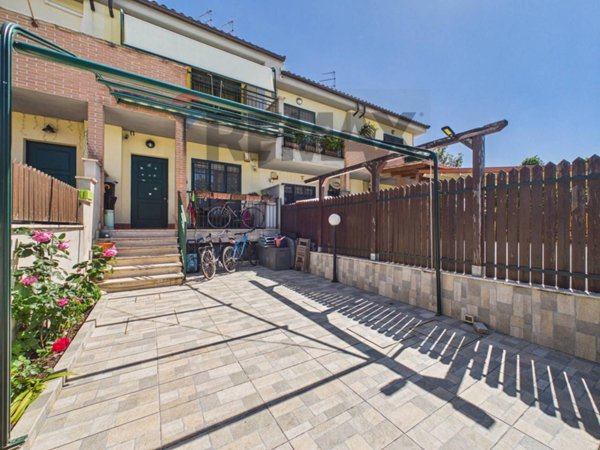 casa indipendente in vendita a Roma in zona Collatino