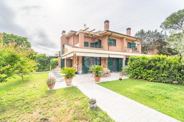 casa indipendente in vendita a Roma in zona Appio Pignatelli