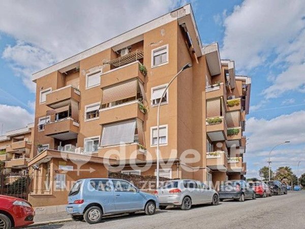 appartamento in vendita a Roma in zona Axa