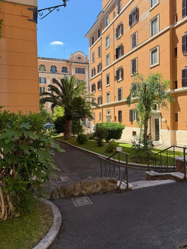 appartamento in vendita a Roma in zona Tuscolano