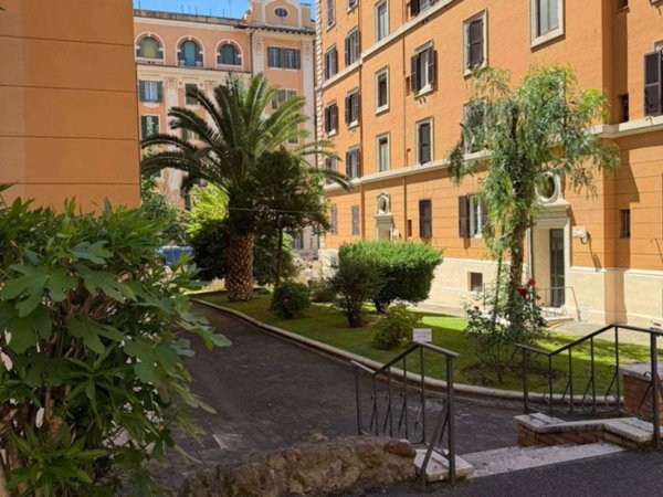 appartamento in vendita a Roma in zona Tuscolano