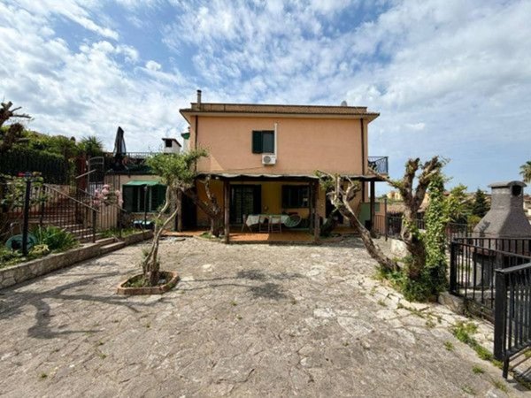 casa indipendente in vendita a Roma in zona Casal Morena