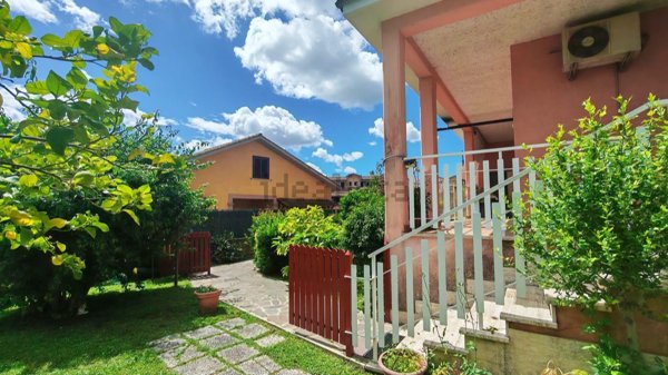 casa indipendente in vendita a Roma in zona Valle Santa