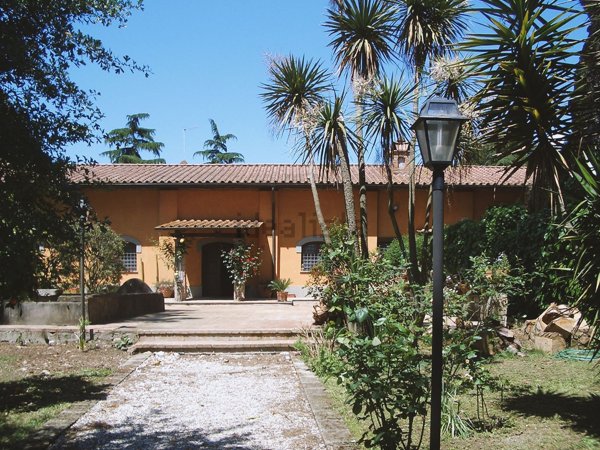 casa indipendente in vendita a Roma