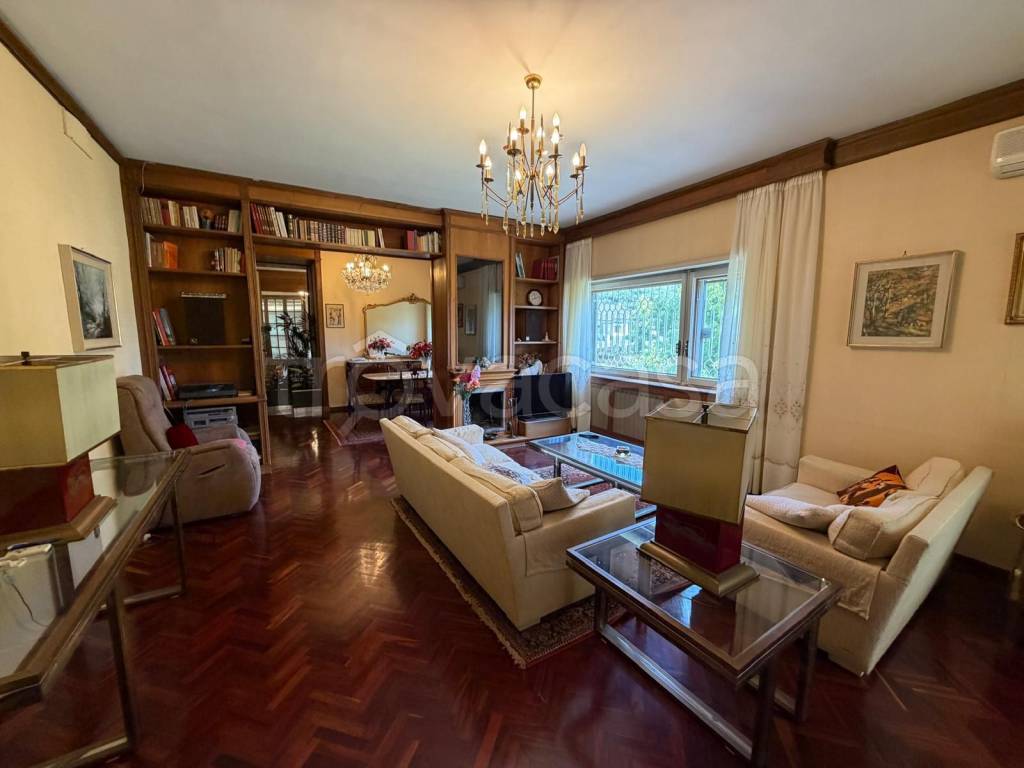 casa indipendente in vendita a Roma in zona Casal Palocco