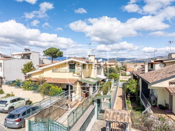 casa indipendente in vendita a Roma in zona Giardini di Corcolle