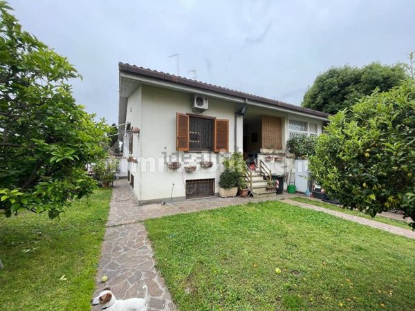 casa indipendente in vendita a Roma in zona Axa