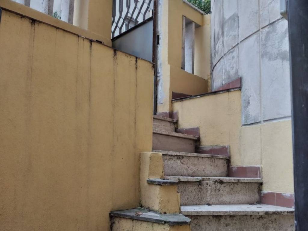negozio in vendita a Roma in zona Appio Latino