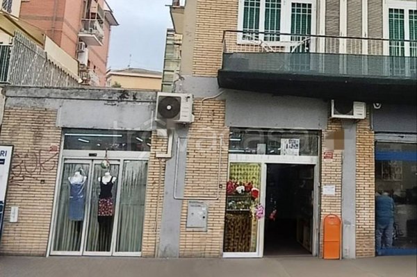 negozio in vendita a Roma in zona Colle del Sole