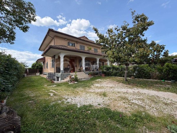 casa indipendente in vendita a Roma in zona Casalotti