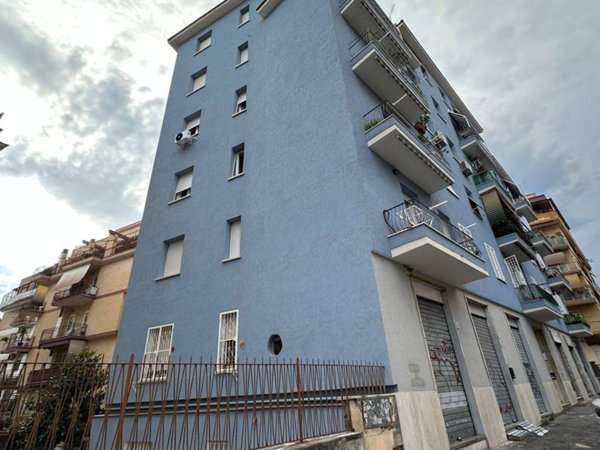 locale commerciale in vendita a Roma in zona Prenestino-Centocelle