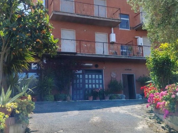 appartamento in vendita a Roma in zona Torrione Cerquetta