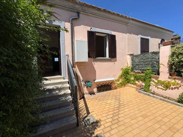 casa indipendente in vendita a Roma in zona Appio Latino