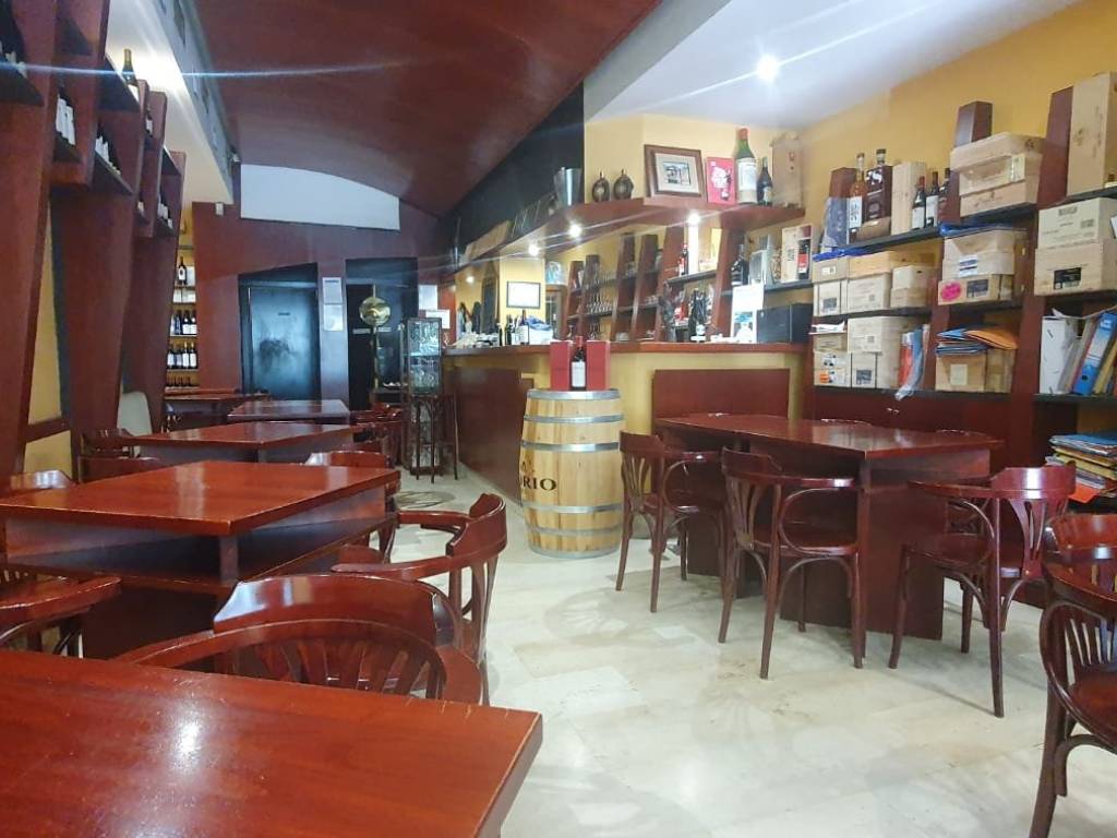 negozio in vendita a Roma in zona Ardeatino