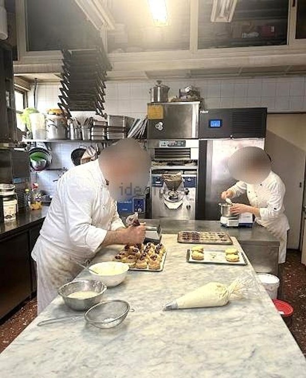 negozio in vendita a Roma in zona Torre Spaccata