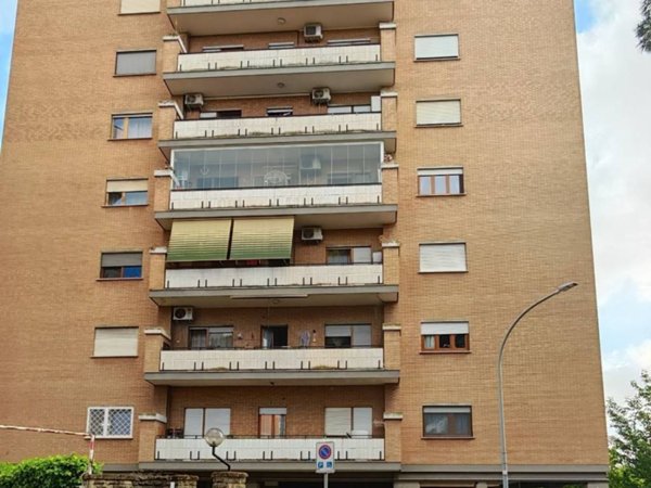 appartamento in vendita a Roma in zona Cinecittà