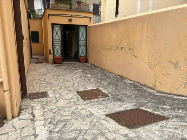 locale commerciale in vendita a Roma in zona Aurelio