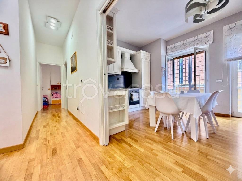 appartamento in vendita a Roma in zona Tomba di Nerone