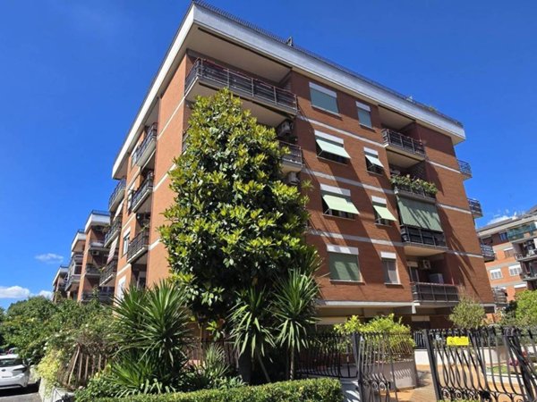 appartamento in vendita a Roma in zona Appio Claudio