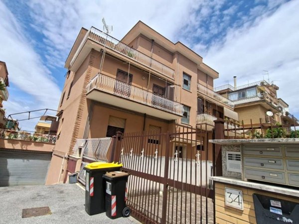 appartamento in vendita a Roma in zona Torre Angela