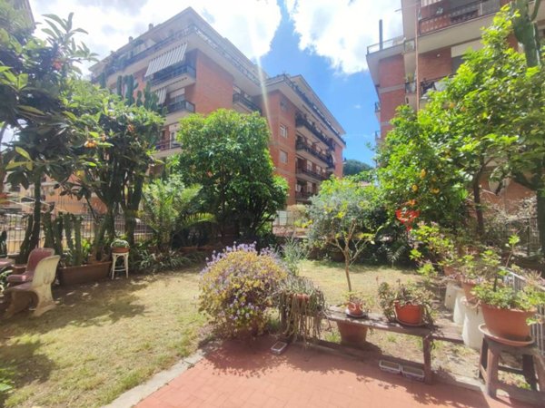 appartamento in vendita a Roma in zona Appio Claudio