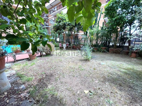 appartamento in vendita a Roma in zona Appio Claudio