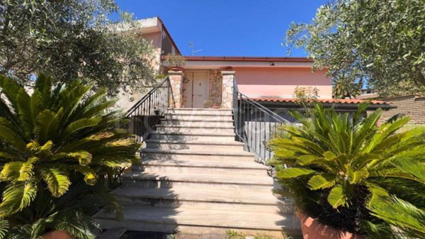 casa indipendente in vendita a Roma in zona Corviale
