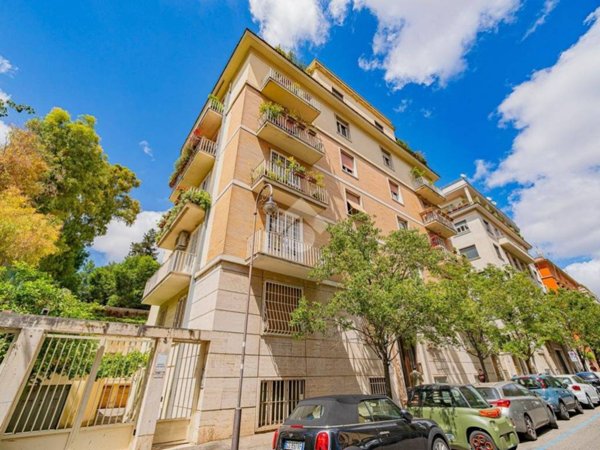 appartamento in vendita a Roma in zona Rione Monti/Campitelli