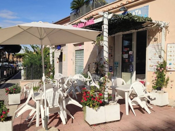 negozio in vendita a Roma in zona Ardeatino