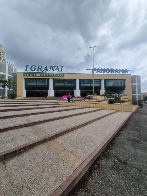 negozio in vendita a Roma in zona Ardeatino