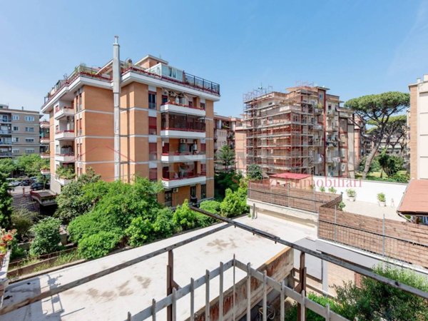 appartamento in vendita a Roma in zona Ostia