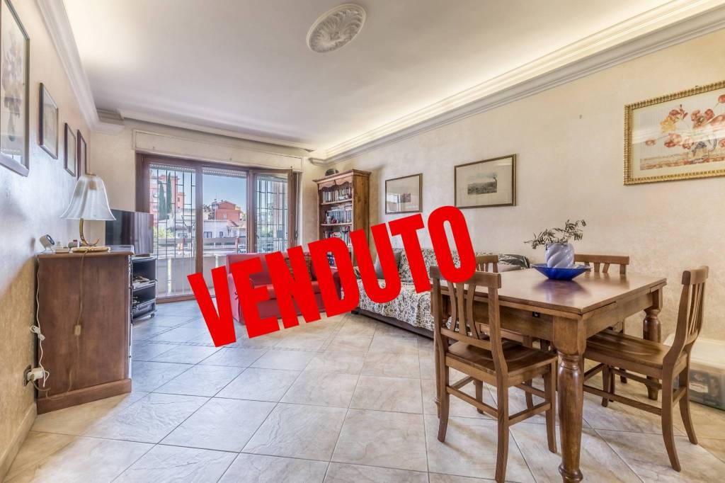 appartamento in vendita a Roma in zona Tuscolano