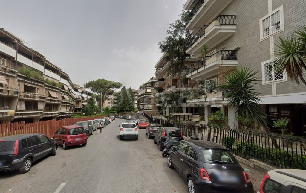 locale commerciale in vendita a Roma in zona Tor di Quinto